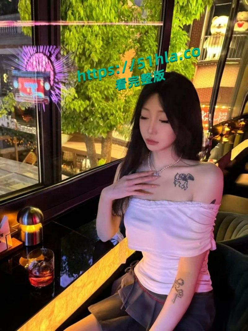 湖南长沙酒吧前台【李玉瑶】M属性爆棚痴迷多人运动，炮友前后夹击3P操出哭腔！