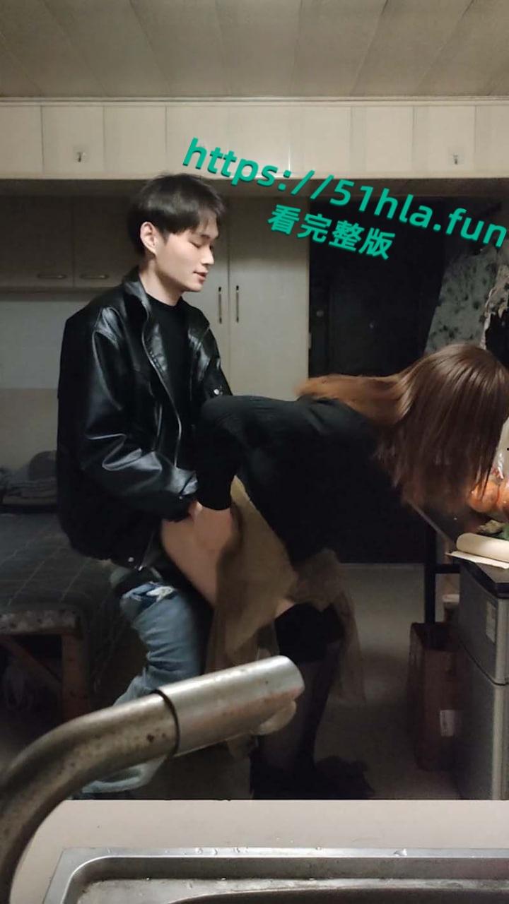 南京伪娘阿红事件,最耀眼的男嘉宾皮衣哥,闪亮登场,清纯气息帅男也拜倒在红姐石榴裙下!