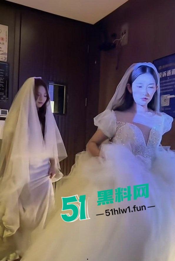 抖音新娘技师【莉莉安】被爆足疗房骚操作，千里跋涉挨操后入服务一条龙，大神千里扑来连干三晚直呼上头！