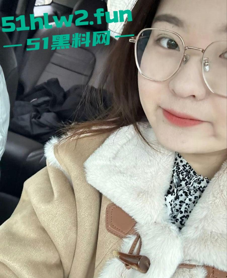 邯郸微胖骚货【钱晶晶】又骚又浪，微信激情视频泄露，男友录屏疯传，舔嘴娇喘主动掀裙，床上不得翻天？