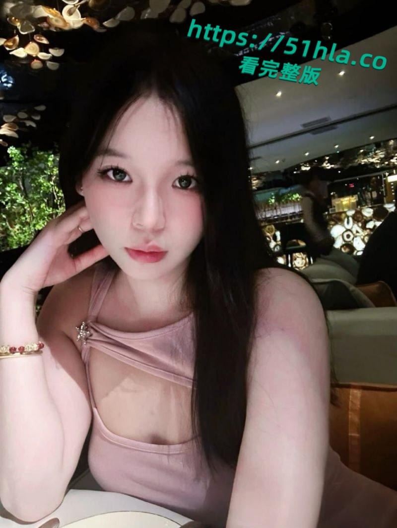 抖音网红学生妹【李祚瑶】私下裸聊，巨乳身材与金主网调，接受各种挑逗指令揉奶到自慰淫靡不堪！