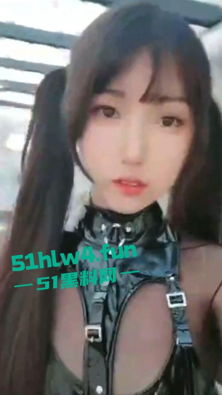 抖音白嫩萝莉【呆猫】高颜值双马尾小母狗，身材极品可御可甜榜一大哥定制全裸私拍流出。