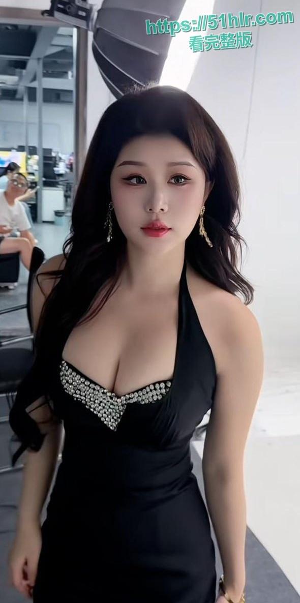 抖音短剧的女神【柒可昕】和金主约炮视频流出!豪乳挥舞,极品骚穴,上位骑乘的淫贱的母狗