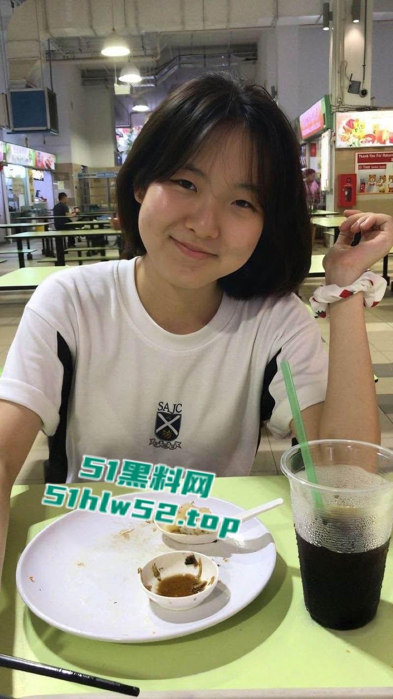 新加坡反差婊【静妍】分手后遭前男友曝光，颈戴项圈全裸出镜，揉奶自慰完美暴露风骚本性！