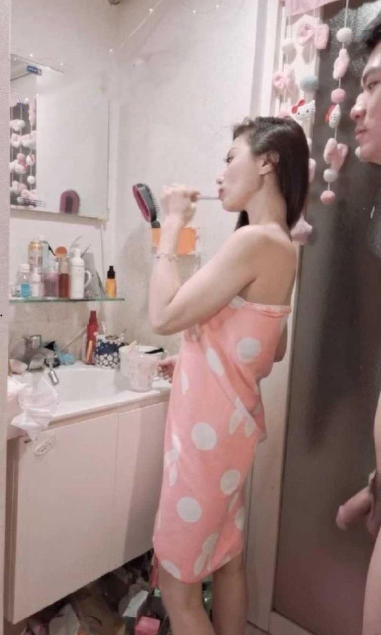 江苏高颜值新婚夫妻早晨洗漱自拍做爱视频泄密 高颜值巨乳骚穴于一身 娶到这样的骚妻 子非亲生又有何憾