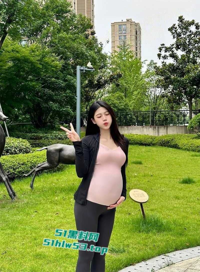 湖北极品孕妇【李芝依】妊娠期当转孕珠挑逗金主，后入抽插时翘臀高撩，如此美妇令人心神激荡！