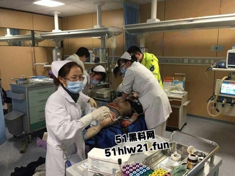 浙江宁波雅戈尔动物园，男子翻越围墙遭老虎攻击致死，老虎遭警方枪杀，园方称死者并没有买票。