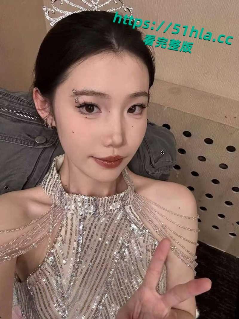 真实调教，极品大学生眼镜反差婊，肤白貌美身材火辣全程露脸，被主人调教的服服帖帖！