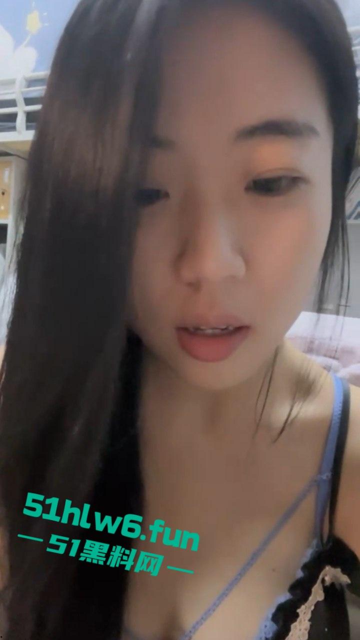 长春艺术学院，播音系女神【苏茜茜】高颜值气质女神，身材纤细大奶诱人极品长腿配蜜桃臀。