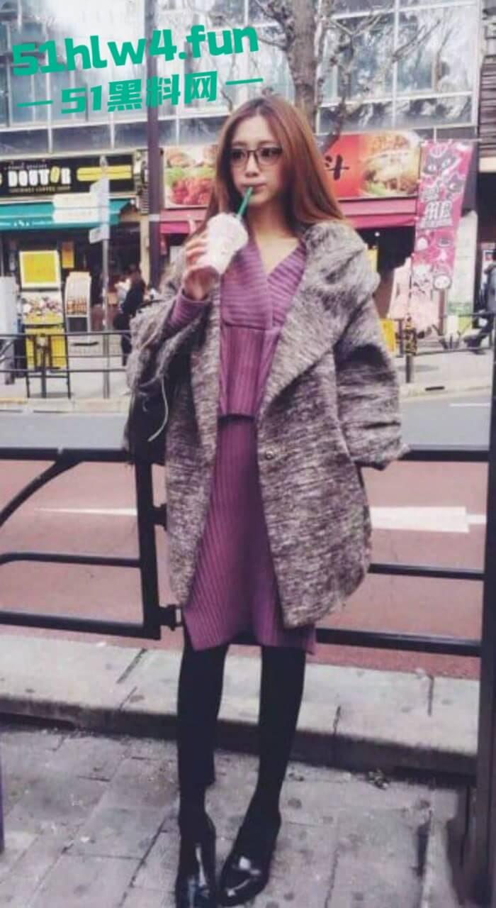 高颜值大眼母狗御姐颜值模特身材,私下却反差至极跪地舔脚伺候主人,再被无套抽插无毛嫩穴。