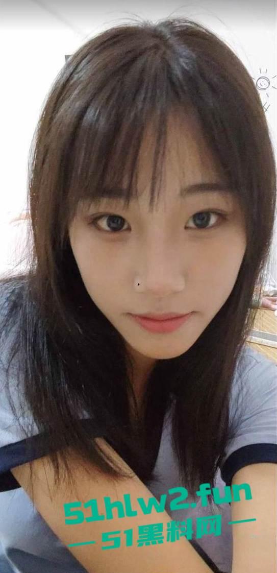 河北商丘宁陵县高级中学反差学妹【孙宁宁】超黑肥大鲍鱼，阴毛旺盛性欲极强遭到曝光。