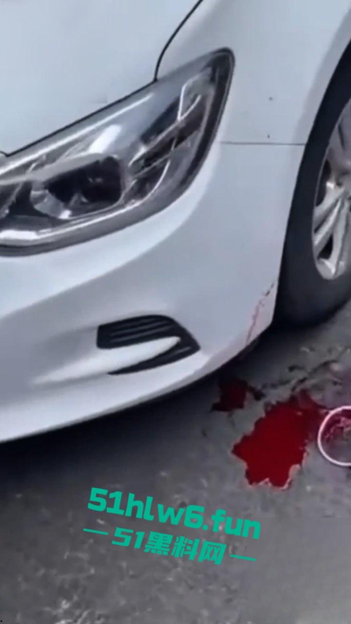 女子出轨被老公刀杀，两位云南夫妻在南京打工想不到已婚妻子竟出轨，遭老公连捅数刀当场身亡。