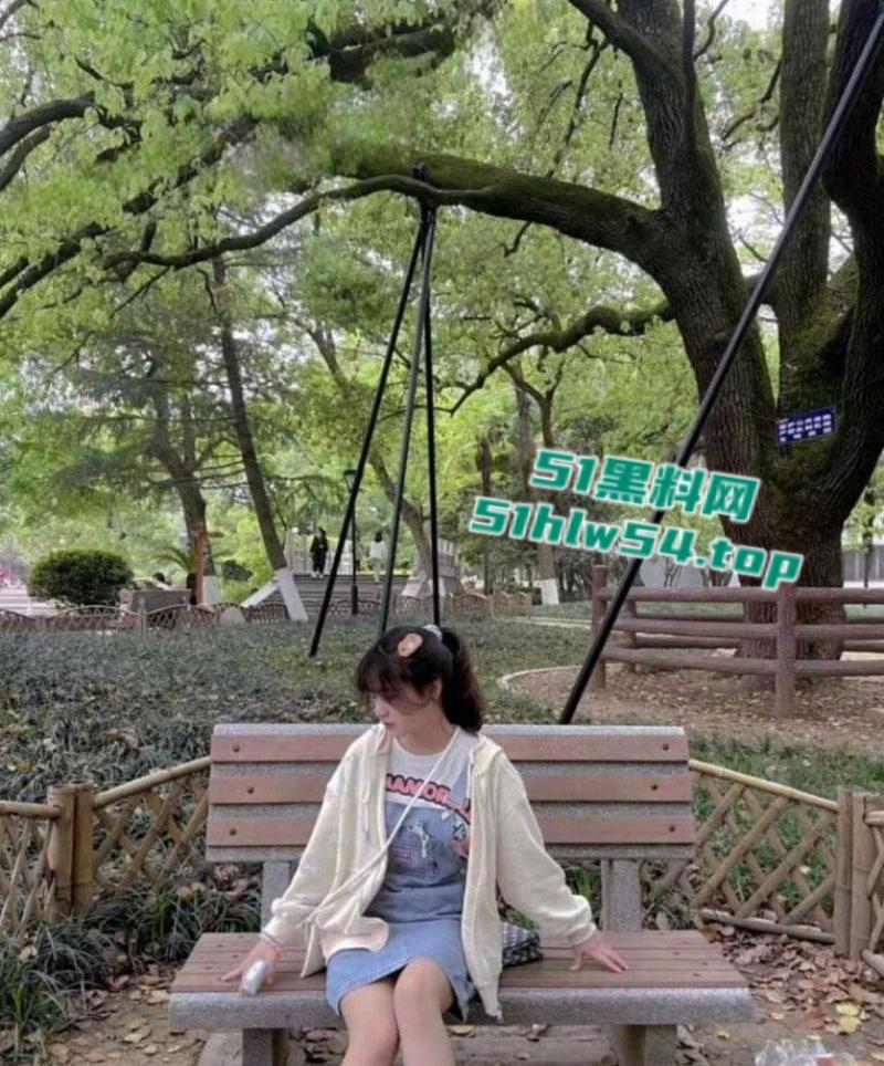 湖南大学白嫩萝莉女大学生【孙奥奥】遭金主包养,美臀粉穴侧方位后入,不玩无套内射都对不住这小粉穴!