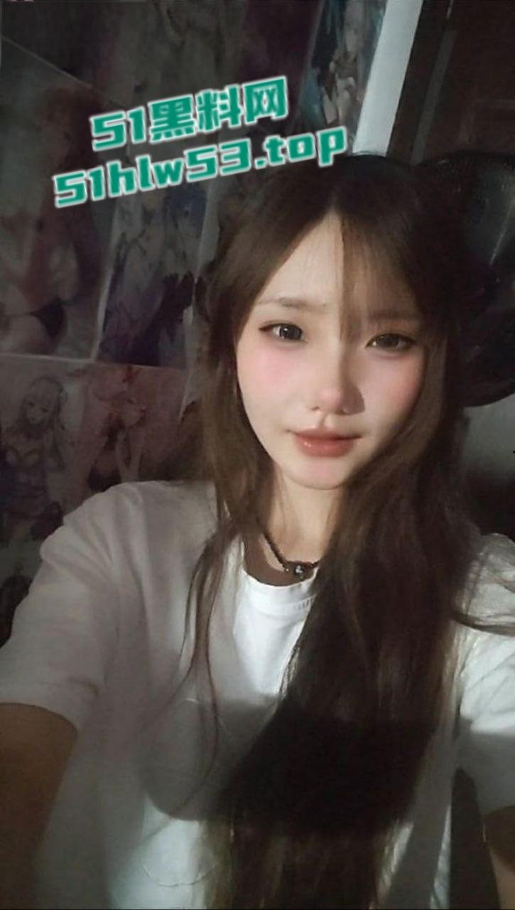 湖北咸宁崇阳县拜金女【徐然】背着男友出轨网恋奔现，惨遭假富二代爆操一顿后无情曝光！