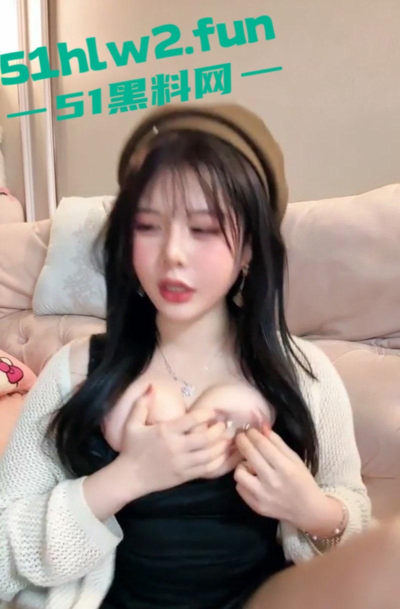 超美主播【猪猪侠 】彻底沦陷 从擦边主播到色情黄播 用震动笔自慰到高潮 淫水潮喷湿透床单！