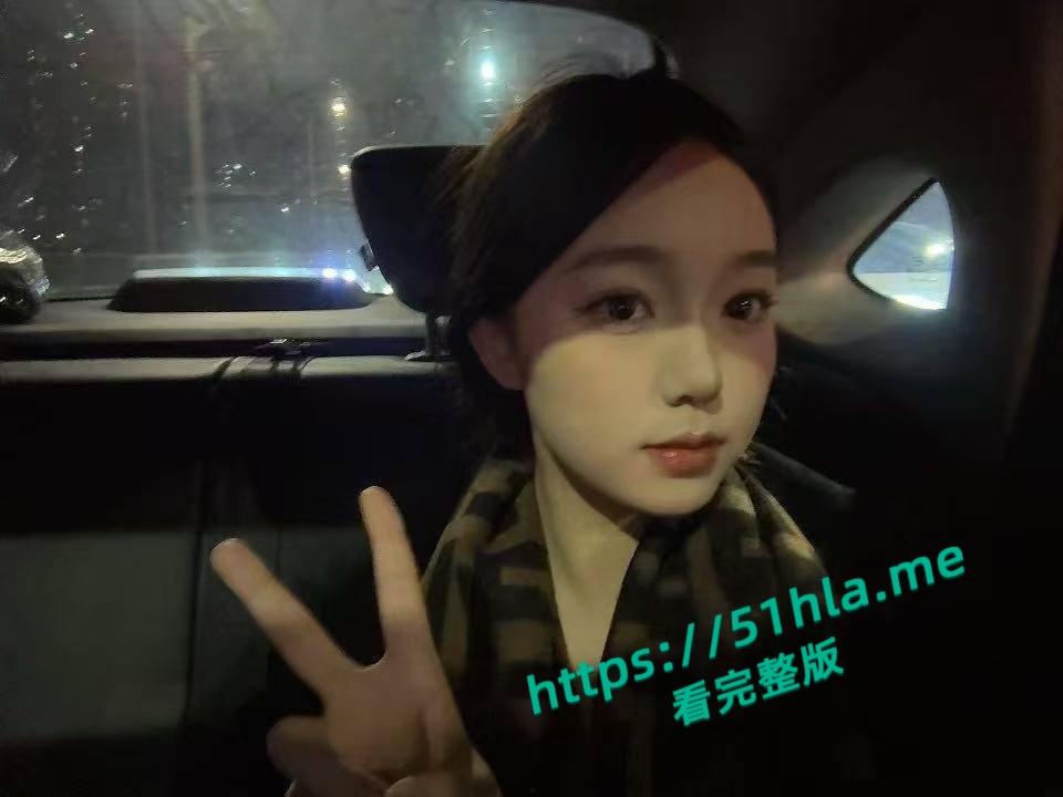 达州市可爱大胸嫩妹,镜前激情口交吞精射出后,骚货摆弄身姿不忘对镜头媚眼挑逗,画面香艳至极!