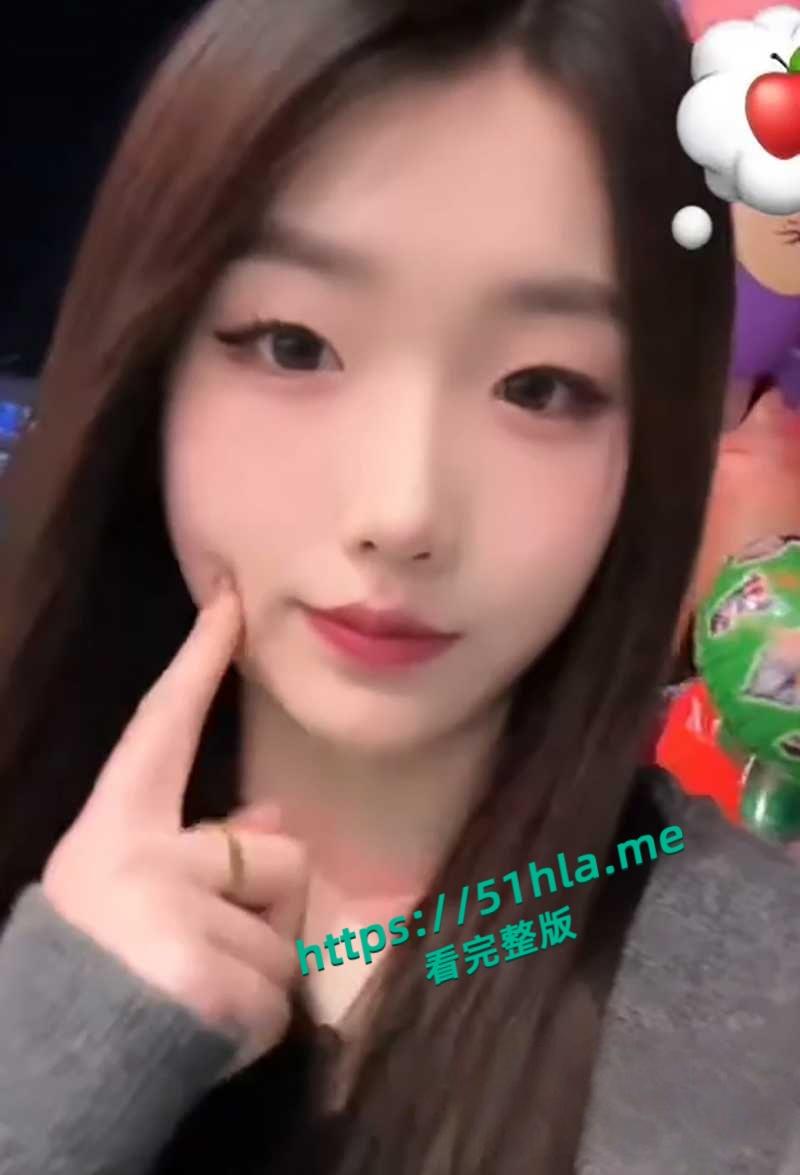 北京气质美女【刘媛媛】为钱甘当小三,露脸口交反差淫骚穿开档黑丝被金主爆操!