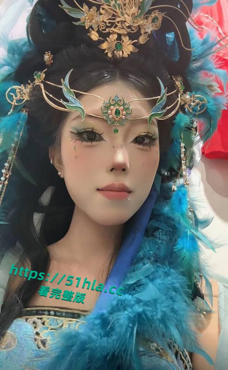 湖南软件技术职业技术大学【李思瑾】脚踏三只船翻车,网络聊骚约炮奔现男网友视频被曝光!