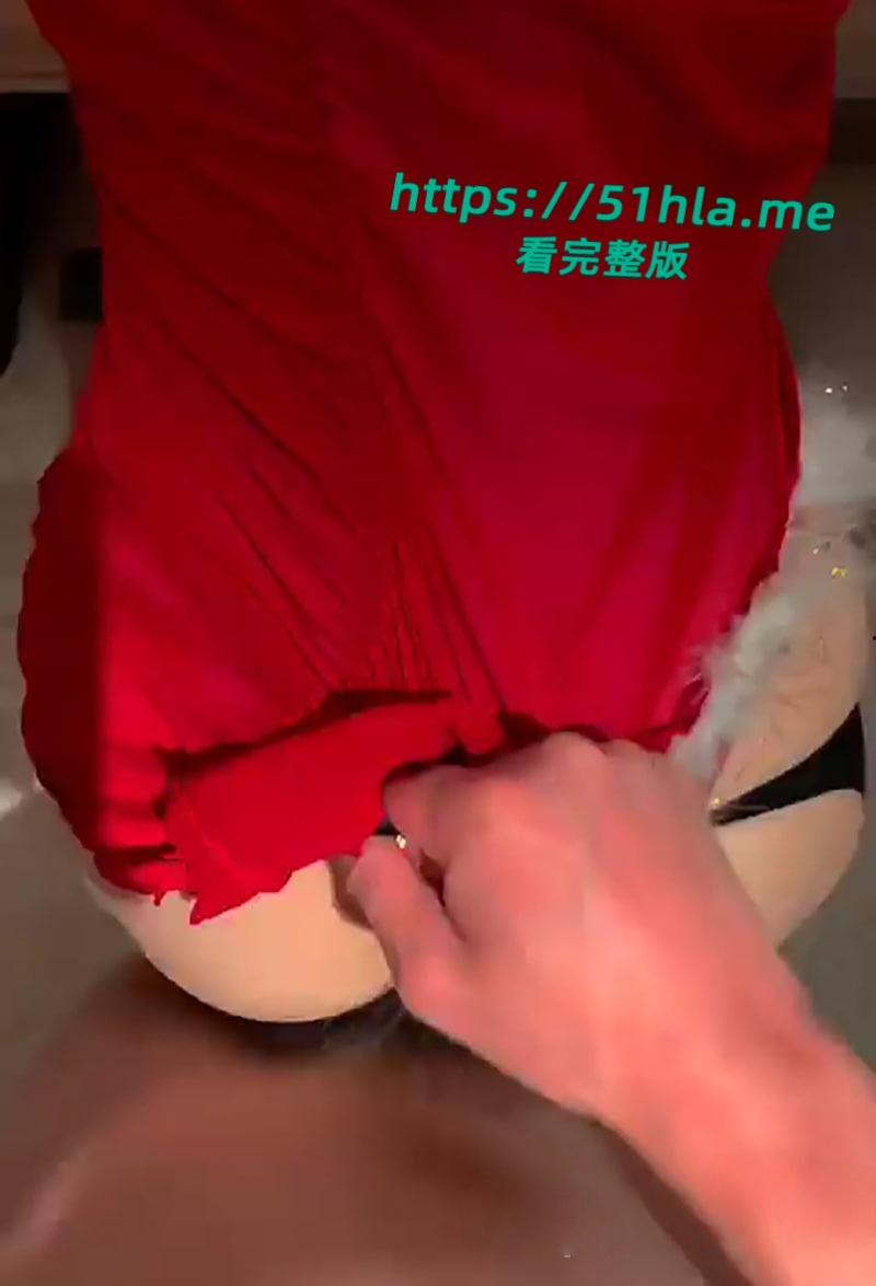 北京气质美女【刘媛媛】为钱甘当小三,露脸口交反差淫骚穿开档黑丝被金主爆操!