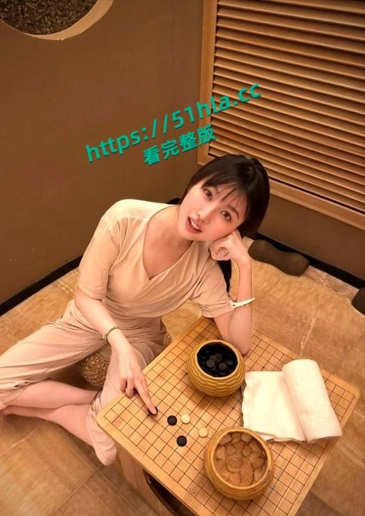 独家爆料，湖南省永州小学老师【李畅】裸聊视频，深夜寂寞难耐抖音主动勾引瓜友裸聊被曝光！