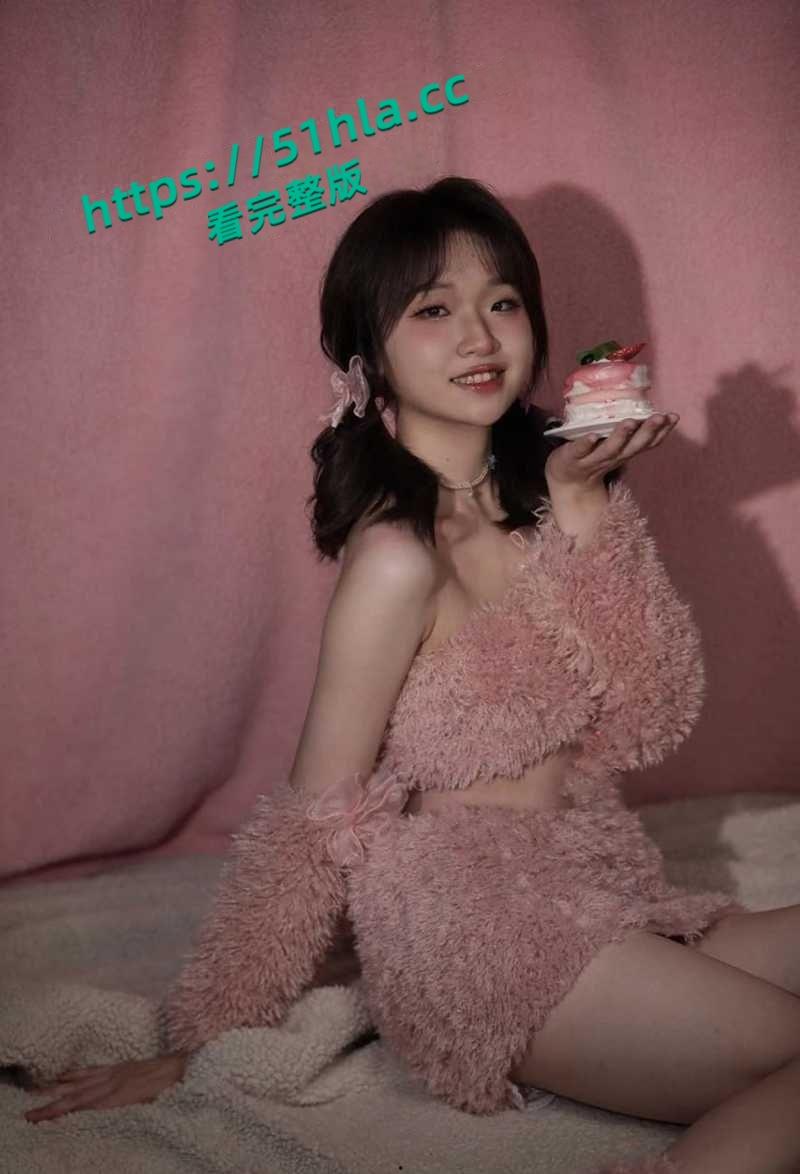 杭州文静嫩妹【王晓冉】不雅视频被男友曝出,清纯脸蛋配黑丝自拍裸照,露脸舔屌被猛操表情超淫!