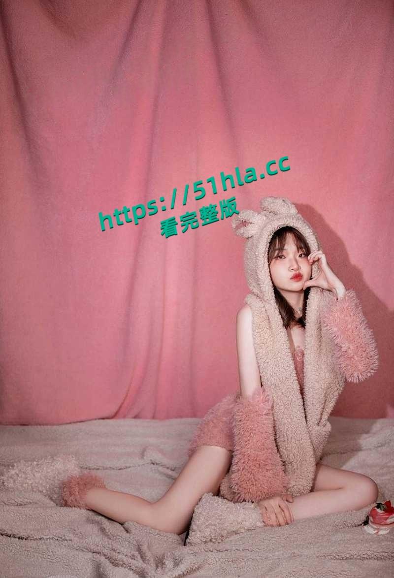 杭州文静嫩妹【王晓冉】不雅视频被男友曝出,清纯脸蛋配黑丝自拍裸照,露脸舔屌被猛操表情超淫!