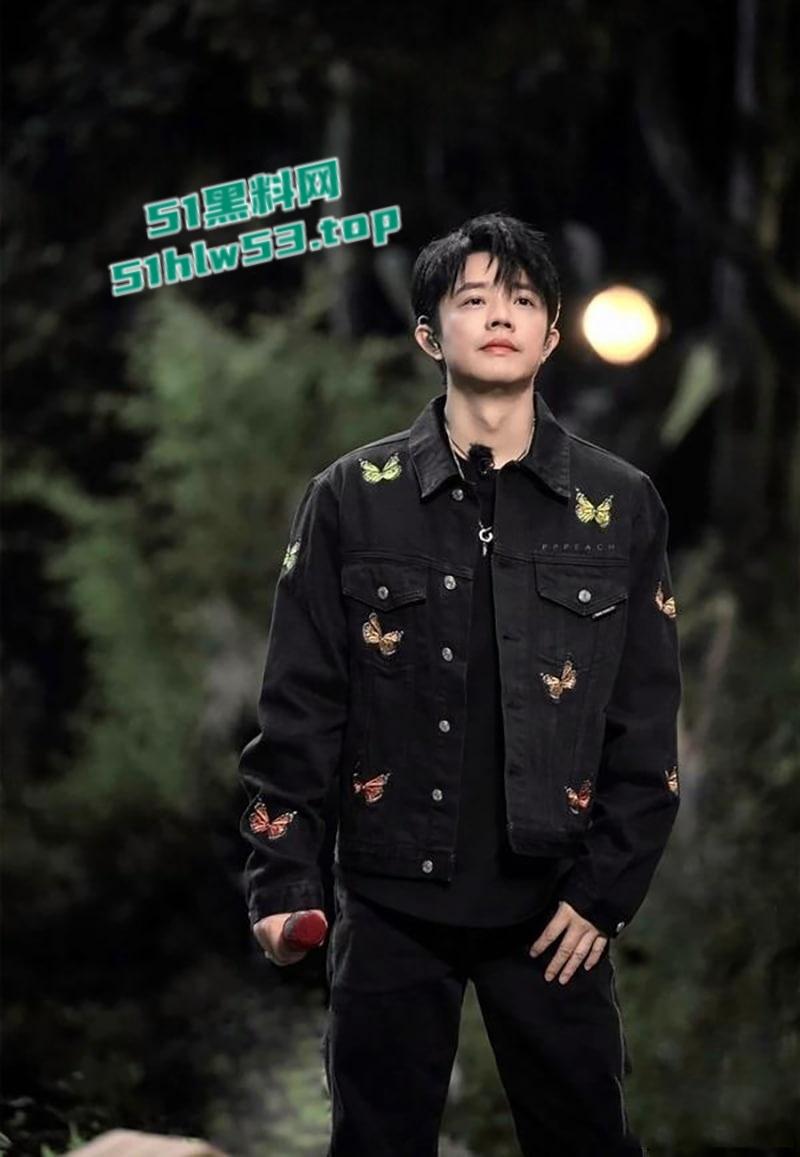 凤凰传奇男歌手【曾毅】性爱姿势手表登热搜，自曝曾殴打女工作人员，把人当猴耍，全网热搜点燃舆论火焰！