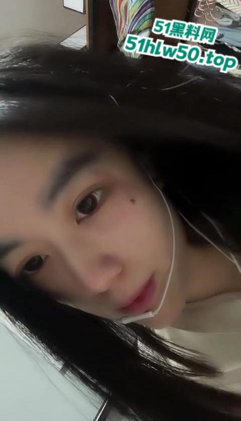 抖音三线网红反差婊【欣梦然】甜美大学生与土豪1v1裸聊自慰，大秀粉嫩鲍鱼！