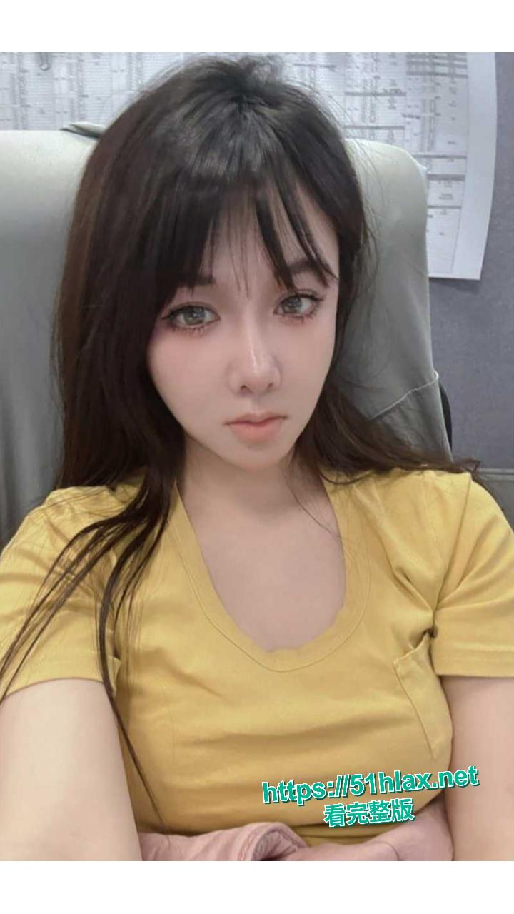 杭州公司极品女同事被瓜友拿下 脱光床上秒变荡妇 被大肉棒征服 完美露脸！