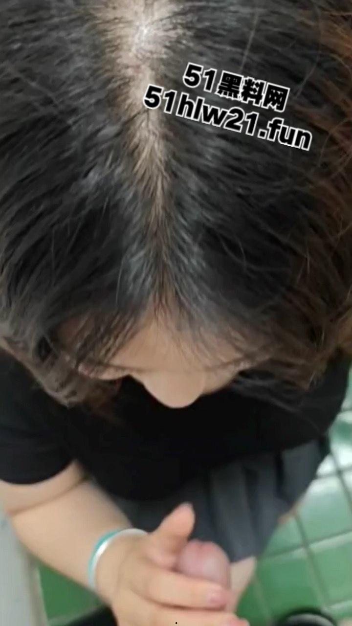 南京大学校花【王梦麟】为钱倒贴富二代送逼上门，使出浑身骚术勾引鸡巴内射留精。