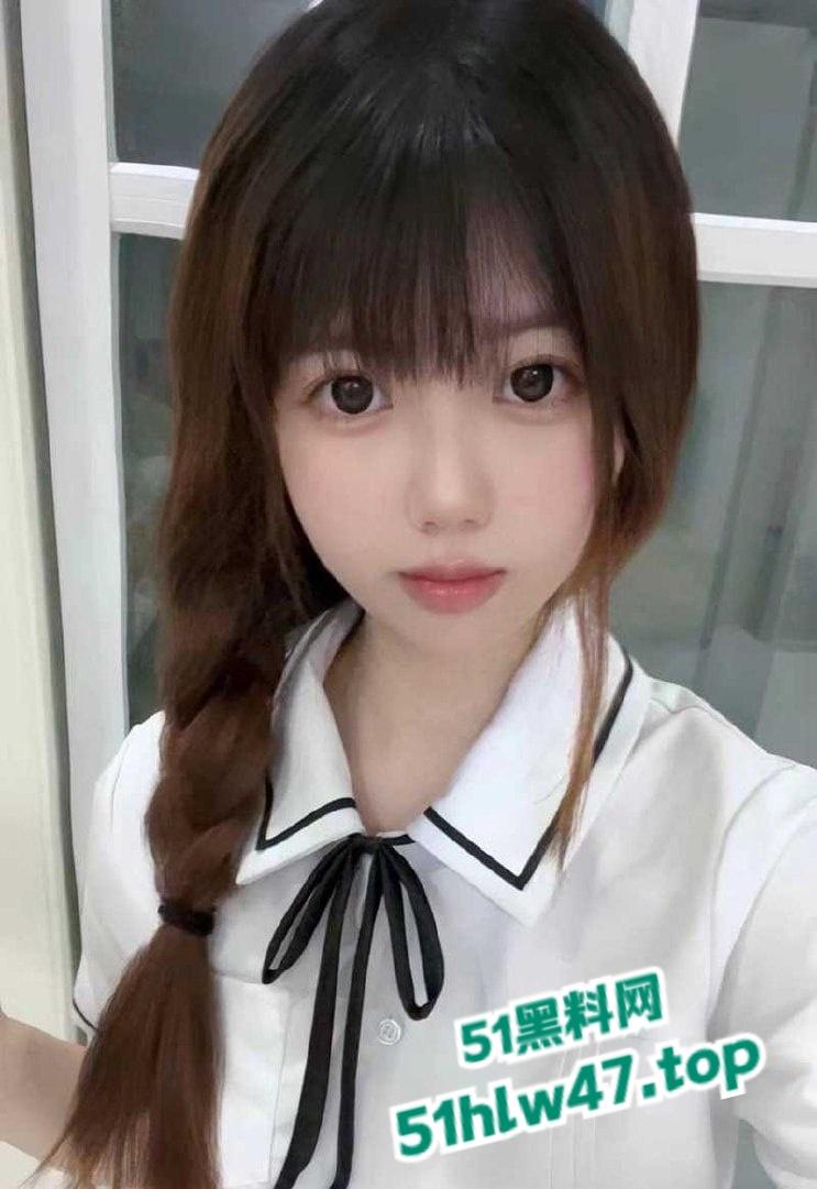 抖音极品萝莉【小佳呆呆的】定制福利流出，锁骨痣加同款手链完全实锤本人无疑，果然福利姬才是出路！