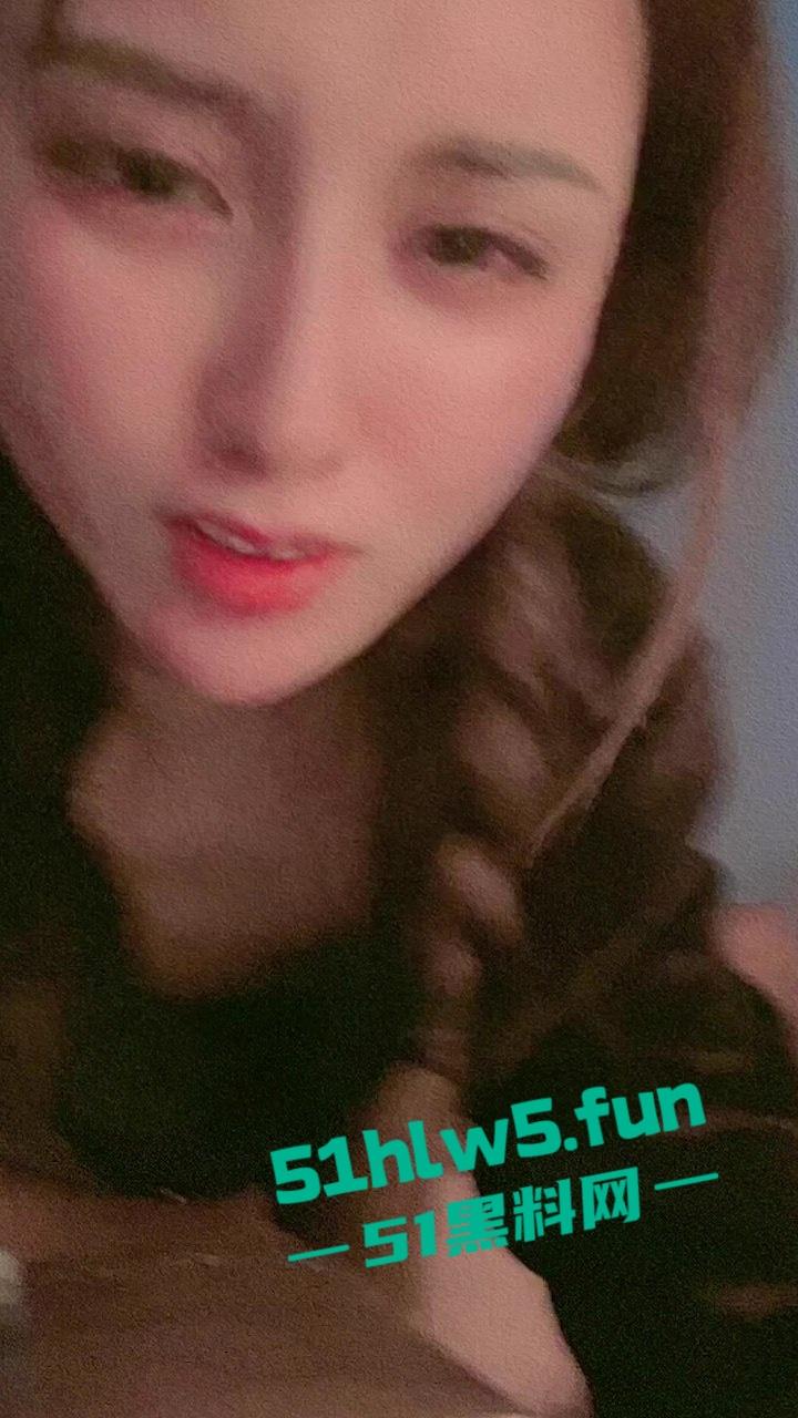 抖音火山版擦边网红【薇薇】被前任曝光做爱视频私信瞬间爆火，各路老色批砸钱约操。