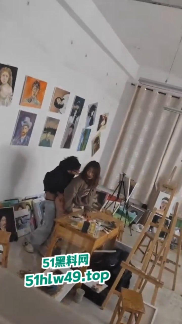 烟台画室后入热瓜，烟台科技职业学院画室两学生激情做爱，至尊宝战神疯狂输出，后入撞击翘臀火爆全网！