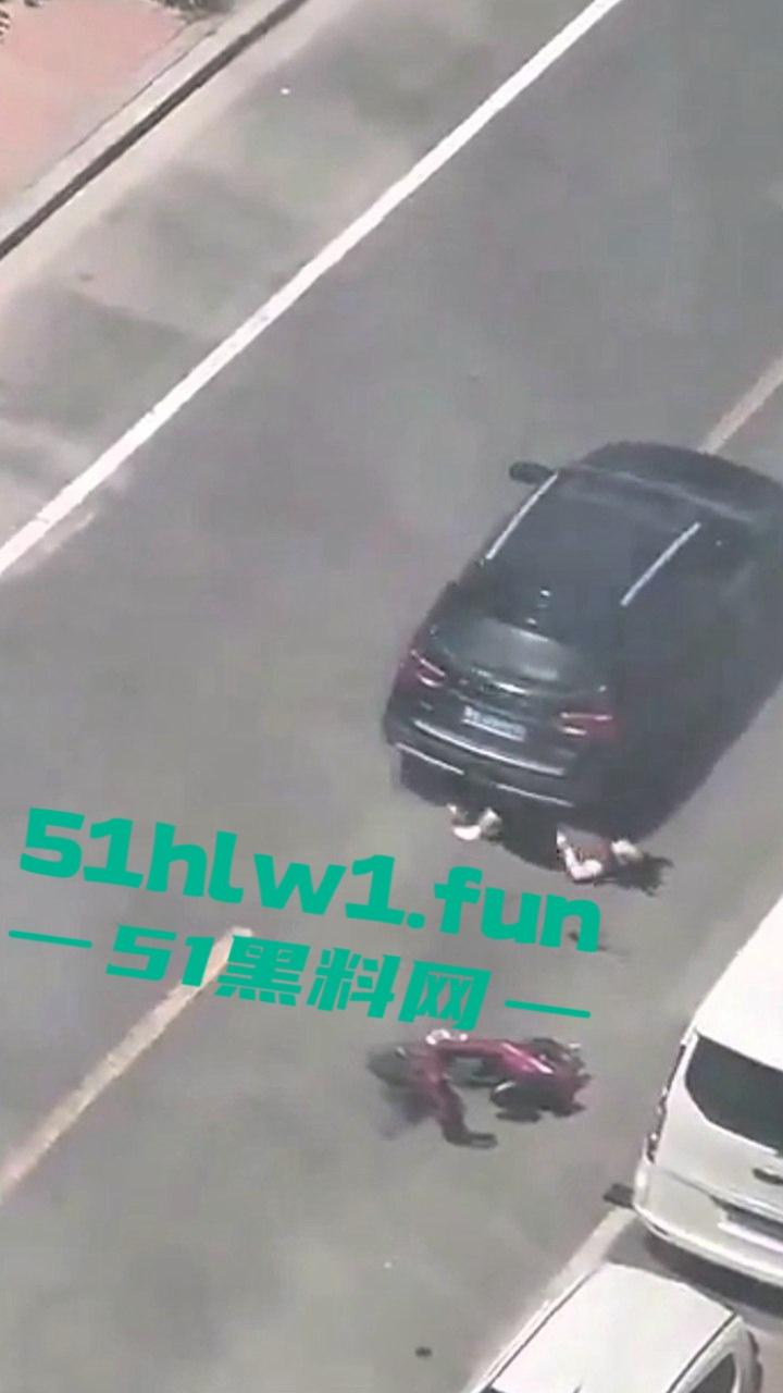 山东东营市变态渣男，开车将妻子撞倒后，反复碾压至其死亡，目前已被警方抓捕，估计是要死刑了！