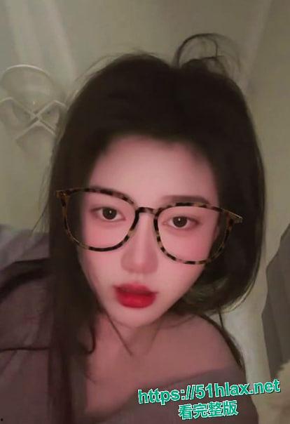 高颜值极品嫩妹与男友性爱视频泄露 露脸超骚口交吞吐 激情暴插揉奶诱惑