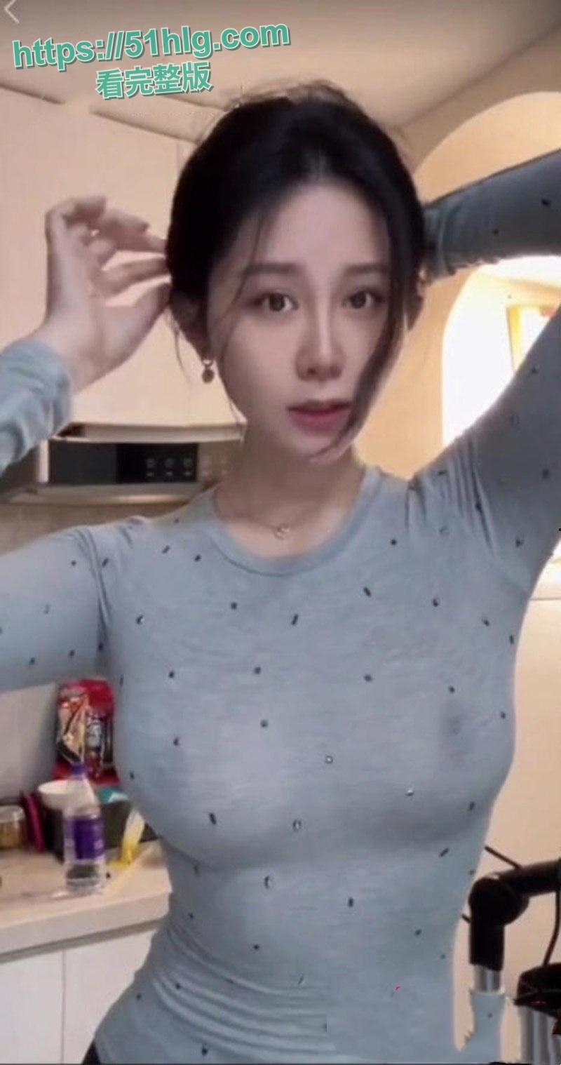 【浙江】健身教练【Monica】咸鱼卖货内卷升级！真空卖衣乳头若隐若现，巨乳蜂腰尽显淫荡本色