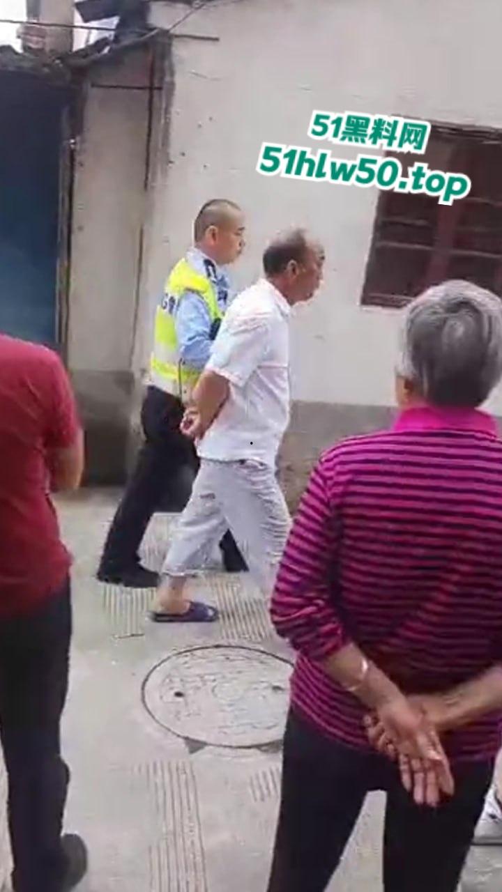 江苏吴江老头嫖娼，鸡巴太大操的太猛导致妓女颅内高潮，引发脑溢血牛结果把田地干坏了！