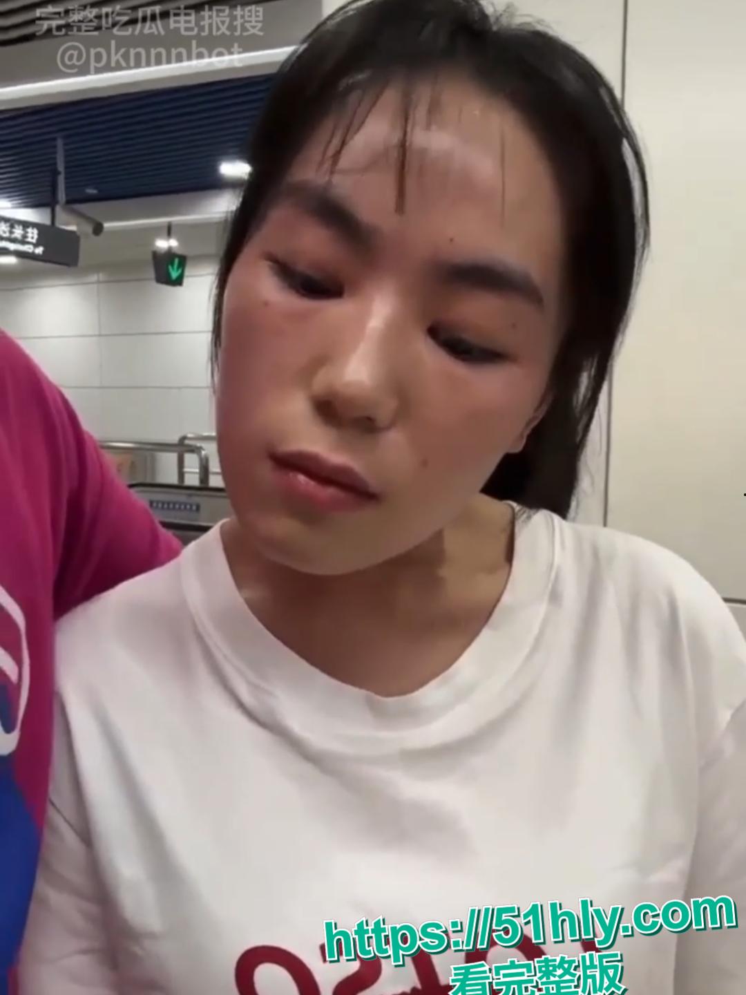 长沙明星幼儿园教师姜灵出轨学生爸爸被原配揪着头发游街示众!