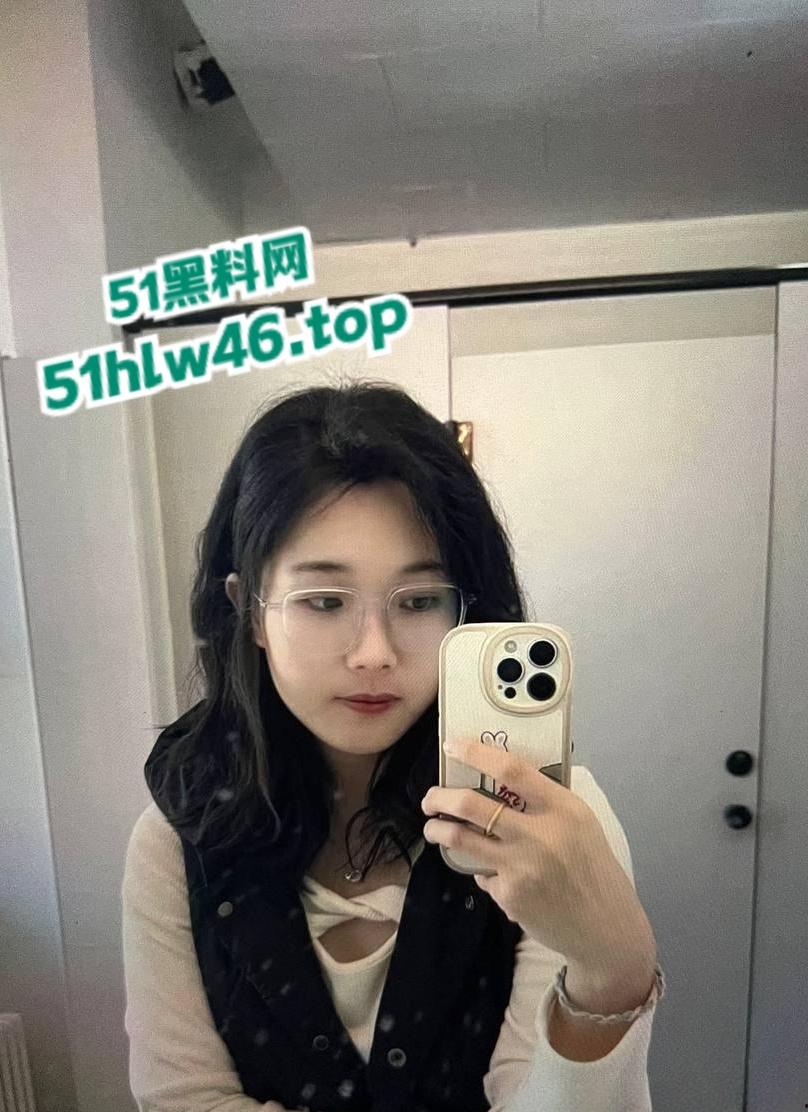 陕西渭南师范学院【陈小雨】背着男友出轨还惨遭炮友曝光，现在是全校出了名的肉便器！