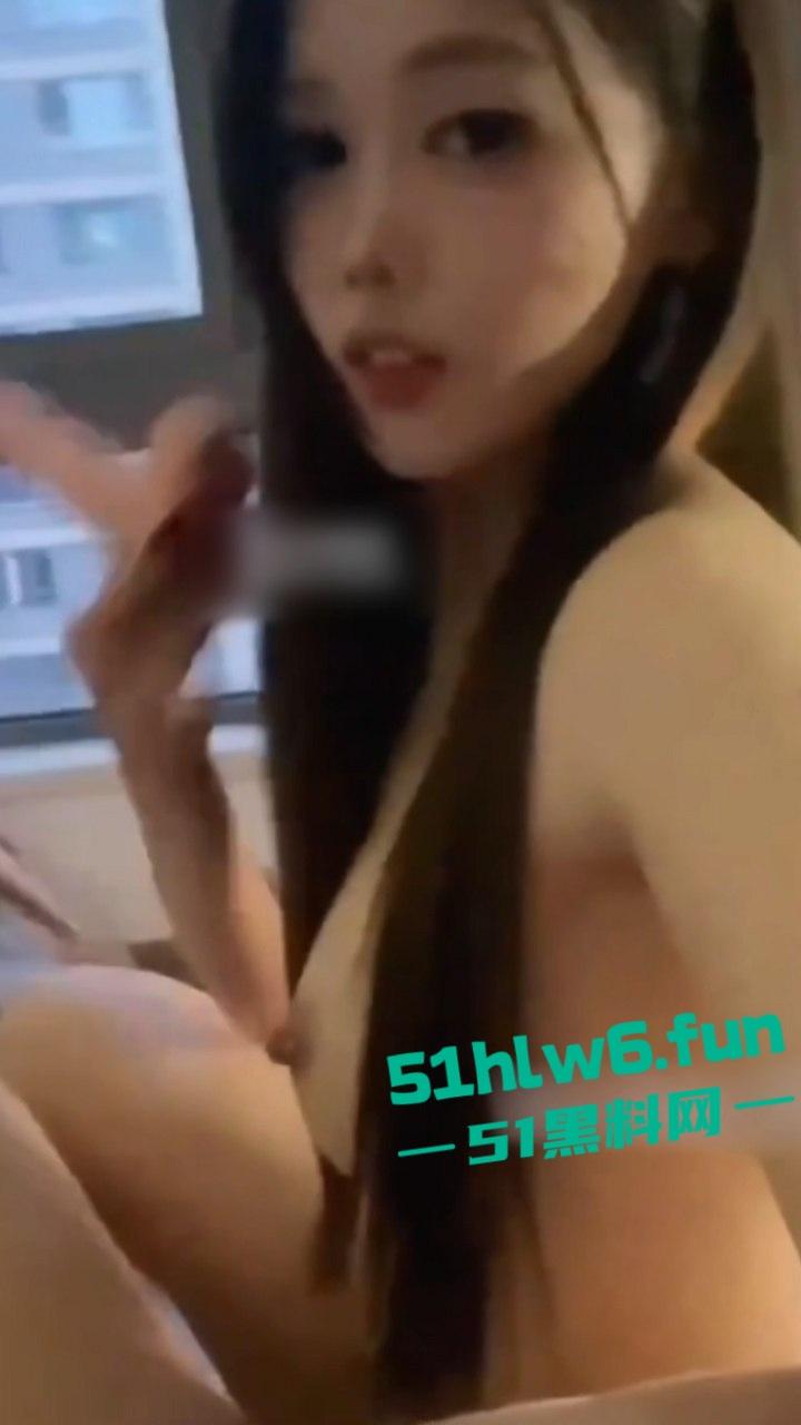 芜湖鸠江区YJ理发店女主被曝，疑似抖音美女博主【鱼鱼骨】未拉窗帘给榜一大哥的私拍流出！