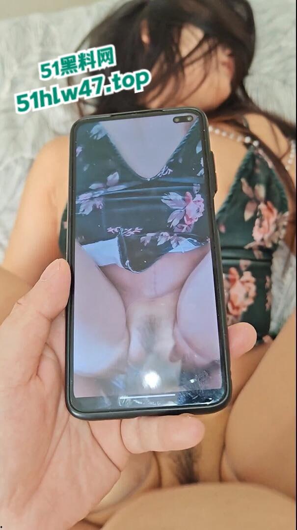 乱伦系列之母子，旗袍骚妈与亲儿乱伦肉搏巨乳肥臀开裆袜尽显淫荡，亲妈逼水狂流不止。