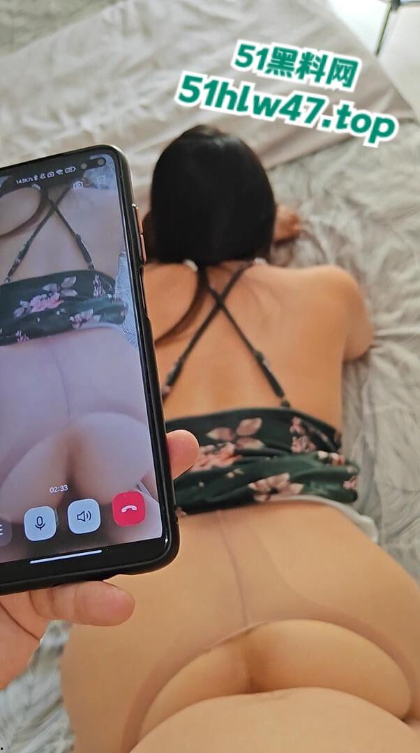 乱伦系列之母子,旗袍骚妈与亲儿乱伦肉搏巨乳肥臀开裆袜尽显淫荡,亲妈逼水狂流不止。