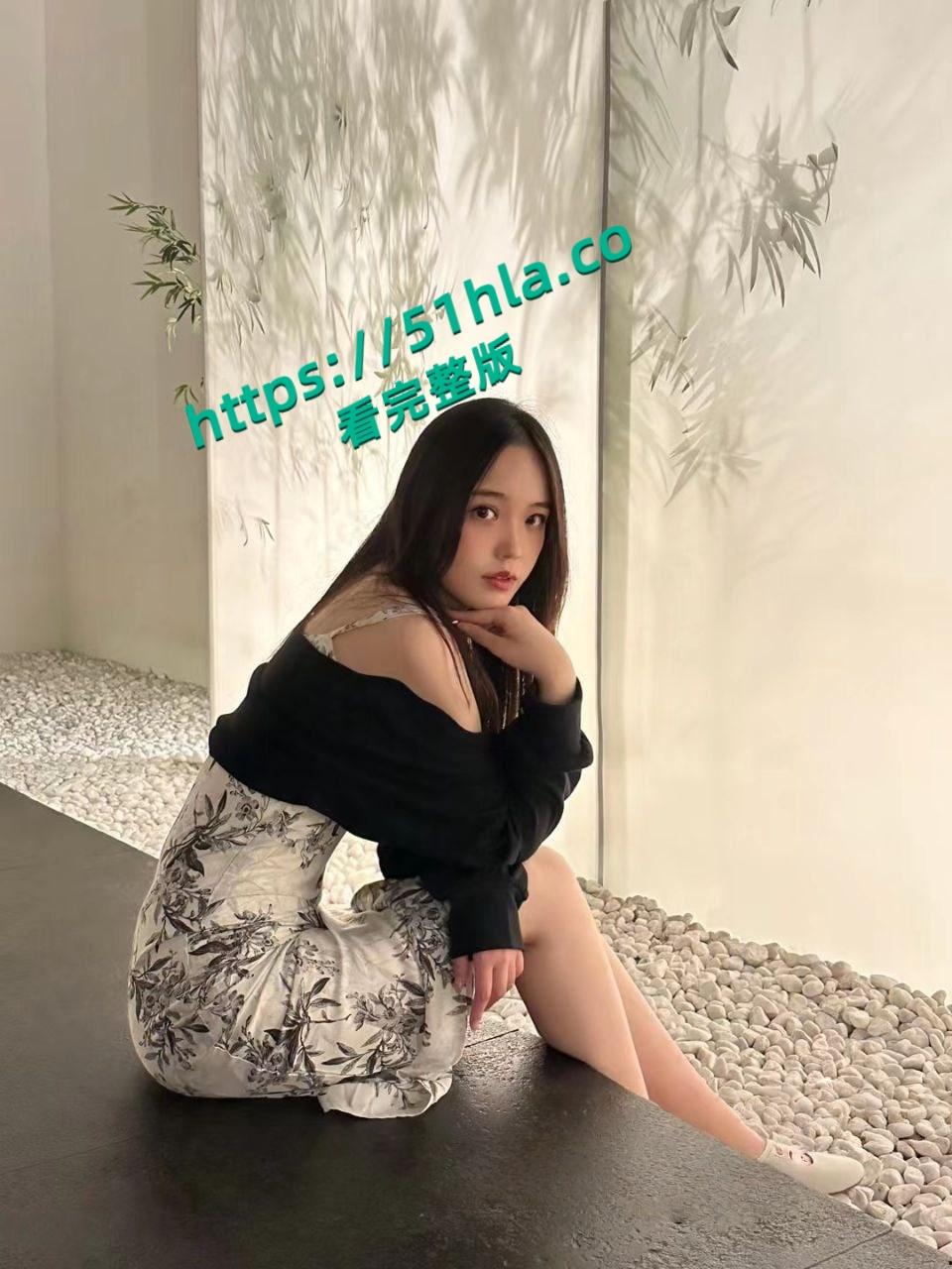 上海第二工业大学【张嘉懿】露脸私密视频流出，自慰做爱全记录，分手后渣男曝光母狗调教！