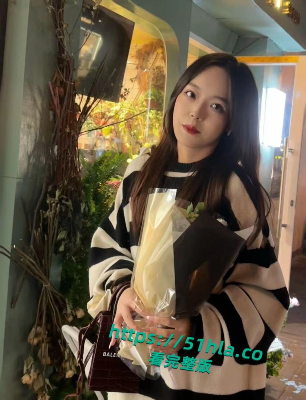 上海第二工业大学【张嘉懿】露脸私密视频流出,自慰做爱全记录,分手后渣男曝光母狗调教!