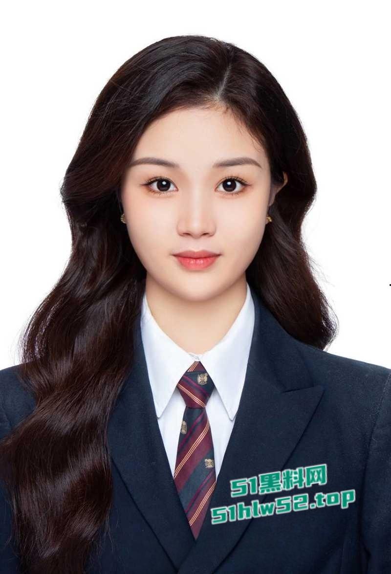 北京城市学院少女【王晗】性爱视频泄露，高颜值学生妹露脸口交，骑乘撸管还被颜射！