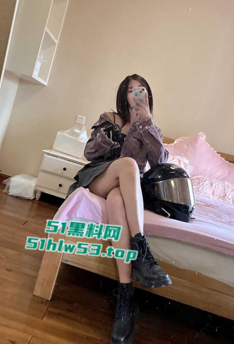 成都性感机车网红性爱视频流出,大奶尤物卖逼捞金,玩跳蛋自慰被金主花式无套爆操!