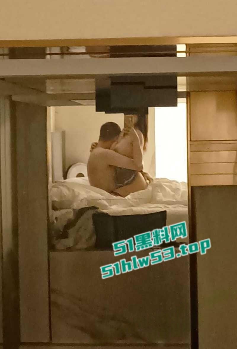 成都性感机车网红性爱视频流出,大奶尤物卖逼捞金,玩跳蛋自慰被金主花式无套爆操!