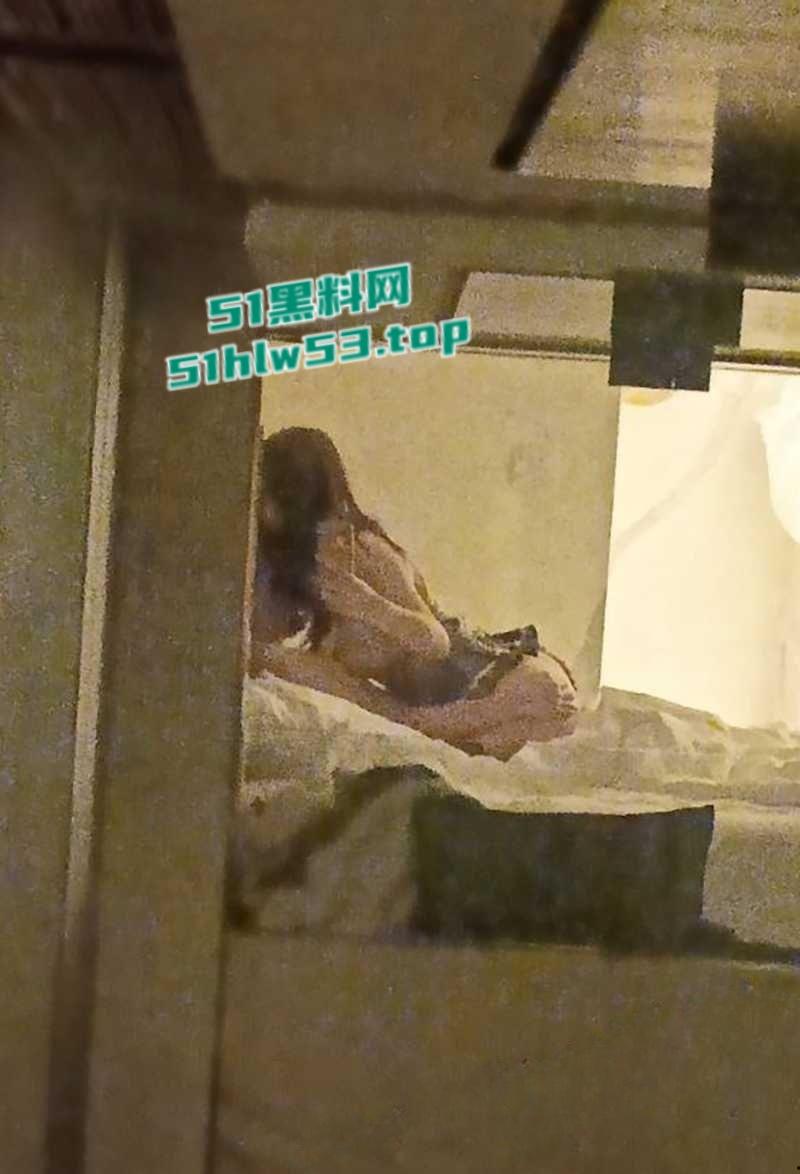 成都性感机车网红性爱视频流出,大奶尤物卖逼捞金,玩跳蛋自慰被金主花式无套爆操!