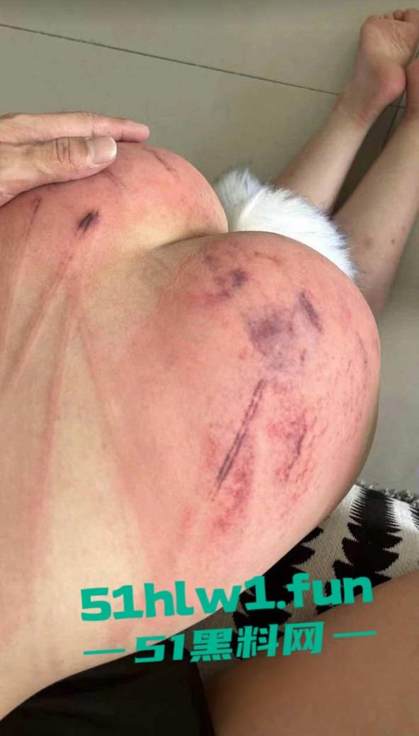 山东滨州博兴三中学生妹【于翰然】SM现场视频为了追求极致体验屁股都被大叔给打烂流血了