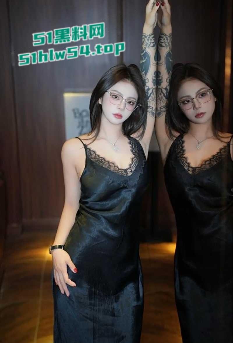 雪梨枪4P门女主惊现,抖音美女网红【海胆的越野车】不雅视频流出,金主约炮玩3P被网友扒出真实身份!